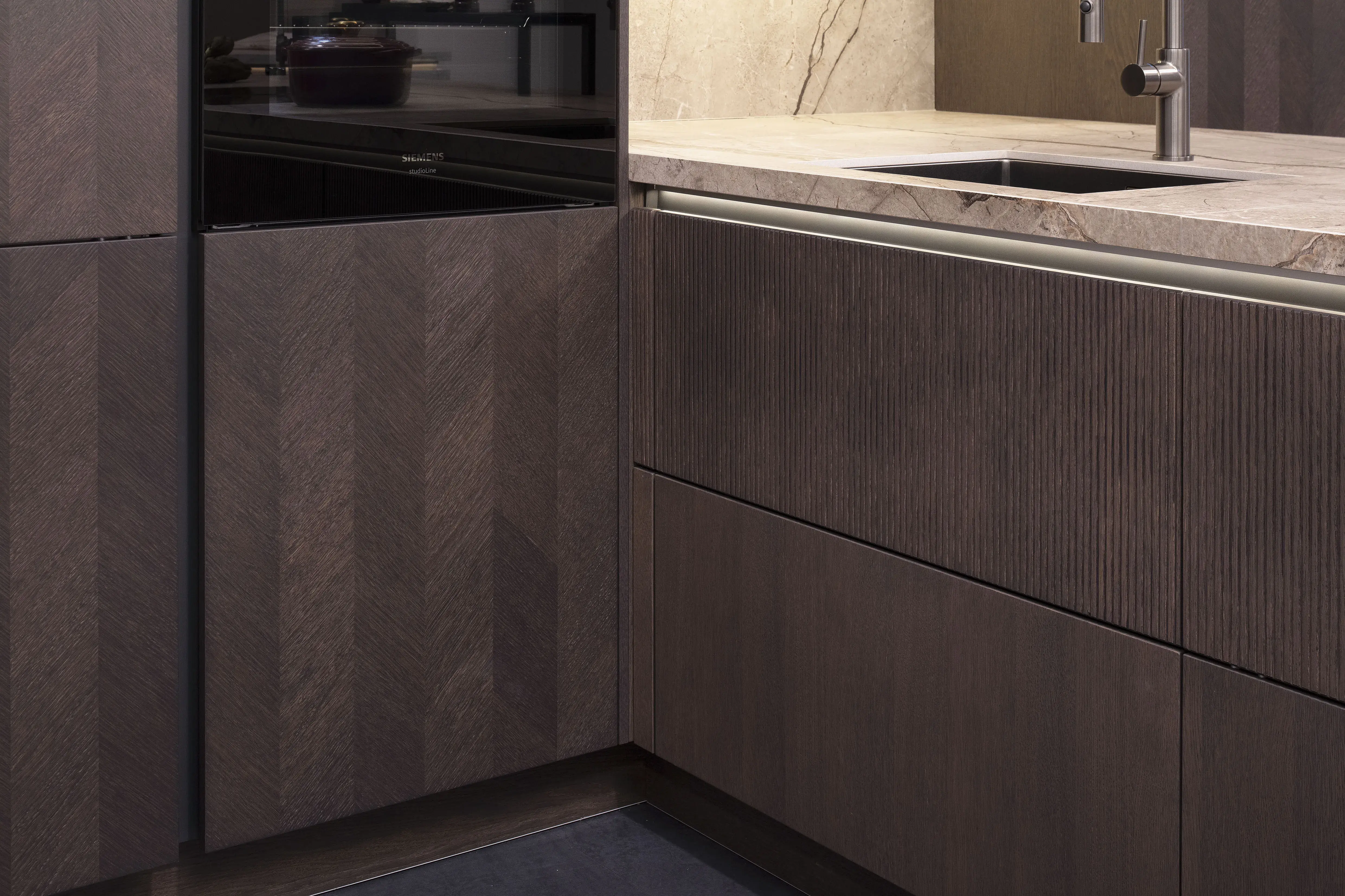 BALLERINA Eiche und Graphit mit Marazzi